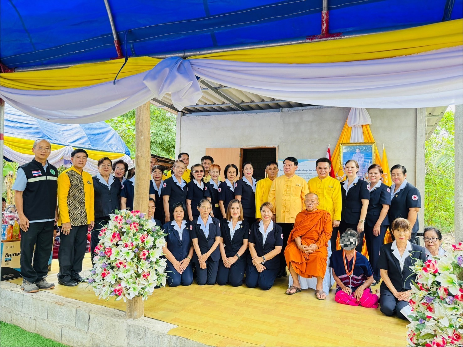 พช. บ้านโฮ่ง ร่วมมอบบ้านตามโครงการบ้านกาชาด ปันรัก สร้างสุข จังหวัดลำพูน เฉลิมพระเกียรติสมเด็จพระนางเจ้าสิริกิติ์ พระบรมราชินีนาถ พระบรมราชชนนีพันปีหลวง และพระบาทสมเด็จพระเจ้าอยู่หัว เนื่องในโอกาสวันเฉลิมพระชนมพรรษา ประจำปีงบประมาณ พ.ศ. 2568