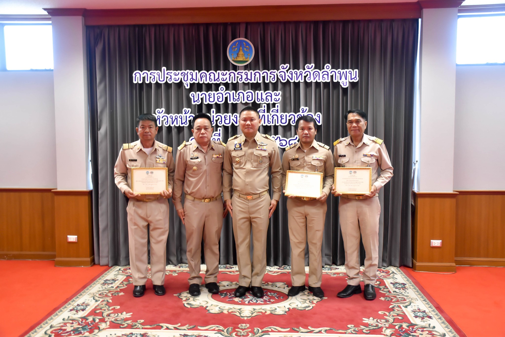 ผู้ว่าฯ ลำพูน มอบใบประกาศเกียรติบัตรในงานพัฒนาชุมชนประจำปี 2568